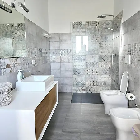 Отель 8 Bedrooms House With Private Pool And Wifi At 4*